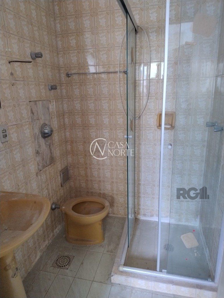 Casa à venda com 3 quartos, 230m², 1 vaga, Rua Giordano Bruno no bairro Rio Branco em Porto Alegre