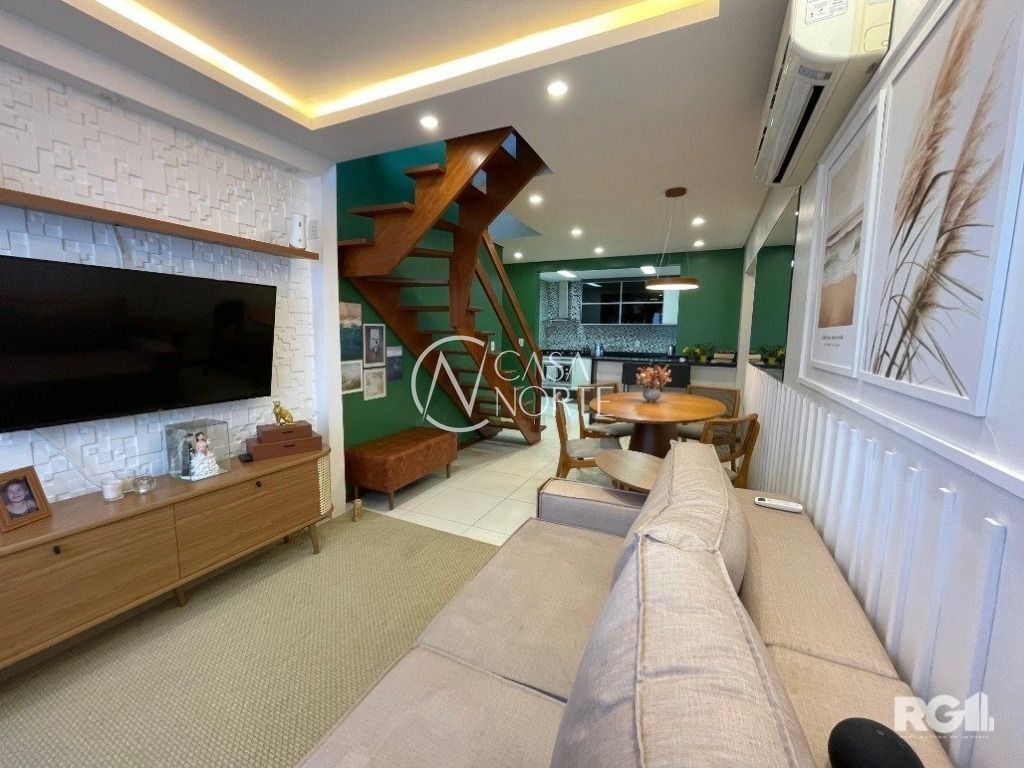 Duplex à venda com 3 quartos, 144m², 1 suíte, 2 vagas, Rua Luiz Fontoura Júnior no bairro Jardim Itu em Porto Alegre