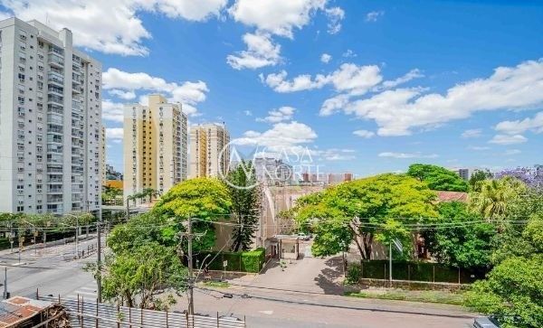 Apartamento à venda com 1 quarto, 41m², 2 vagas, Avenida Grécia no bairro Passo da Areia em Porto Alegre