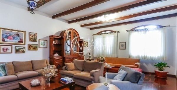 Casa à venda com 4 quartos, 230m², 1 suíte, 3 vagas, Rua Ney Messias no bairro Jardim do Salso em Porto Alegre