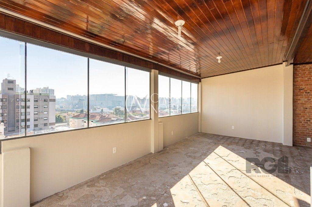 Cobertura à venda com 2 quartos, 111m², 1 vaga, Rua Roque Calage no bairro Passo da Areia em Porto Alegre