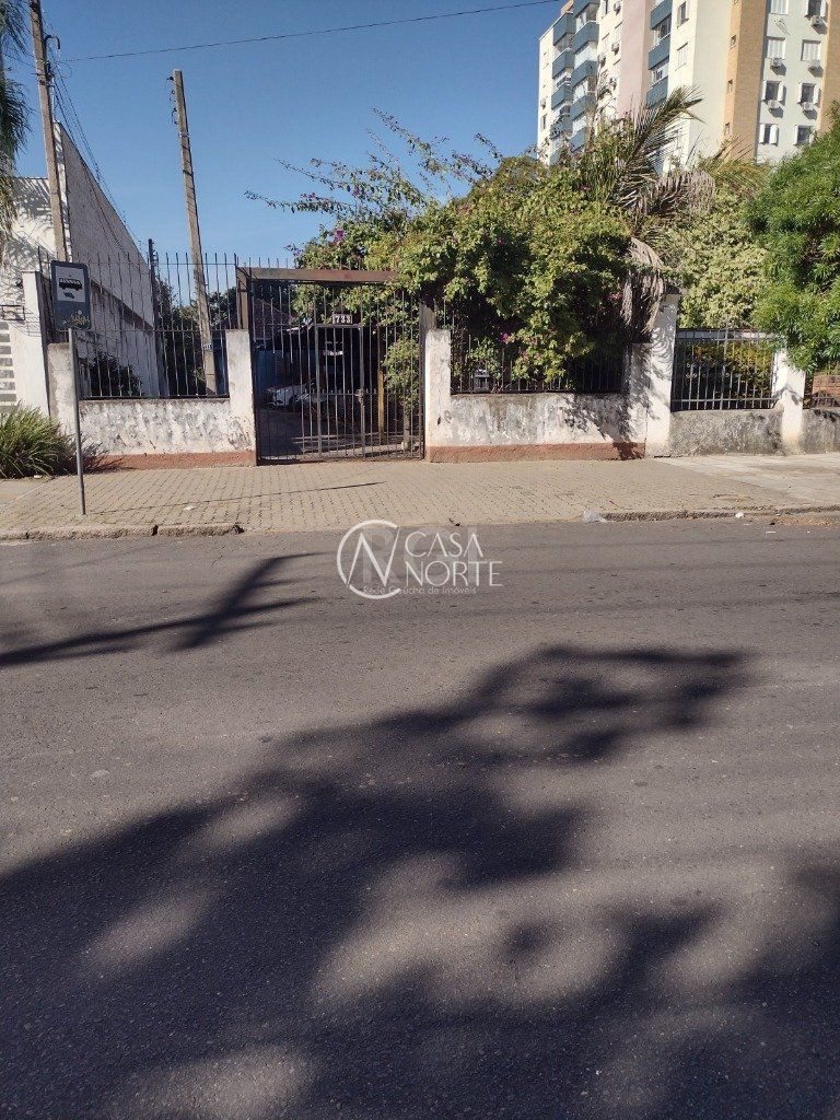 Terreno à venda  com 756m², Rua Veador Porto no bairro Santana em Porto Alegre