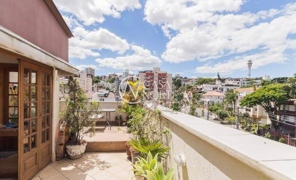 Cobertura à venda com 3 quartos, 170m², 1 suíte, 1 vaga, Rua Miguel Couto no bairro Menino Deus em Porto Alegre