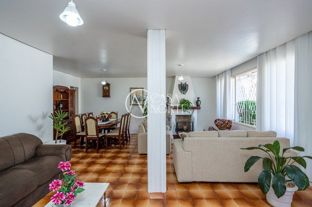 Casa à venda com 3 quartos, 165m², 2 suítes, 2 vagas, Rua Vital Brasil no bairro Jardim Sabará em Porto Alegre