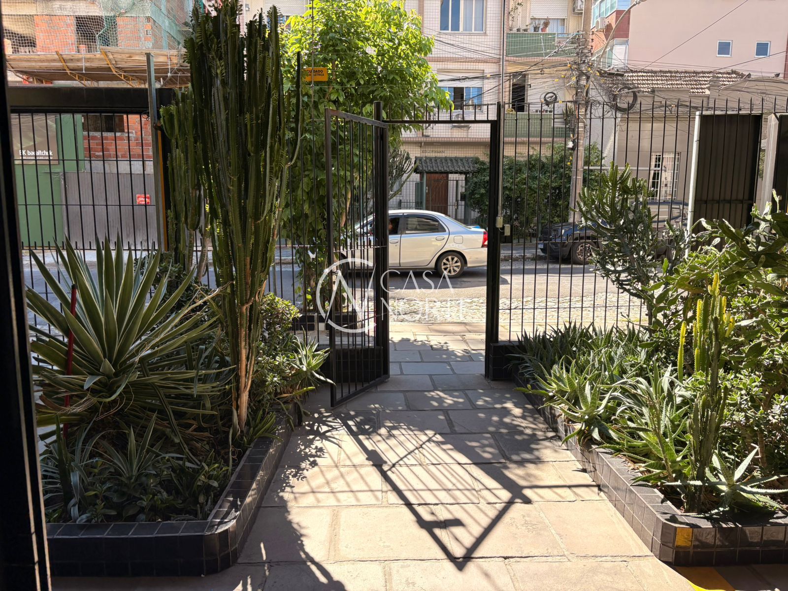 Sala Comercial à venda , 33m², Rua César Lombroso no bairro Rio Branco em Porto Alegre