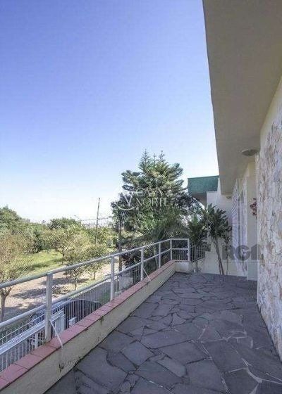 Casa à venda com 3 quartos, 215m², 1 suíte, 2 vagas, Rua Ulisses Cabral, Professor no bairro Chácara das Pedras em Porto Alegre