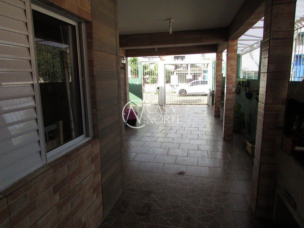 Casa à venda com 3 quartos, 150m², 2 vagas, Rua Ariosto Vieira Rodrigues no bairro Santa Rosa de Lima em Porto Alegre