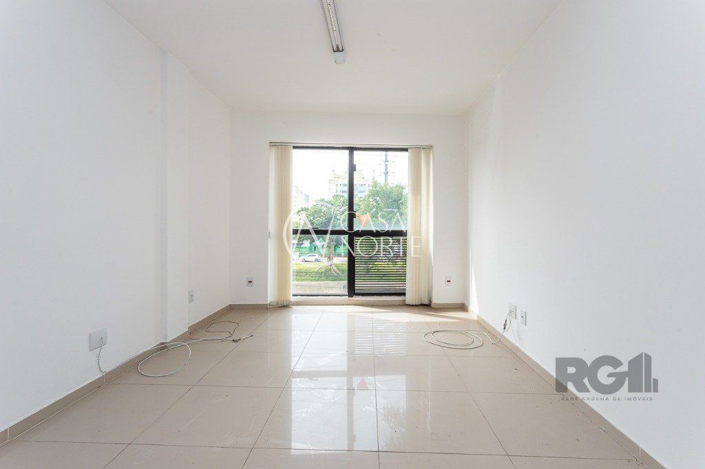 Sala Comercial à venda com 1 quarto, 30m², Avenida Ipiranga no bairro Menino Deus em Porto Alegre