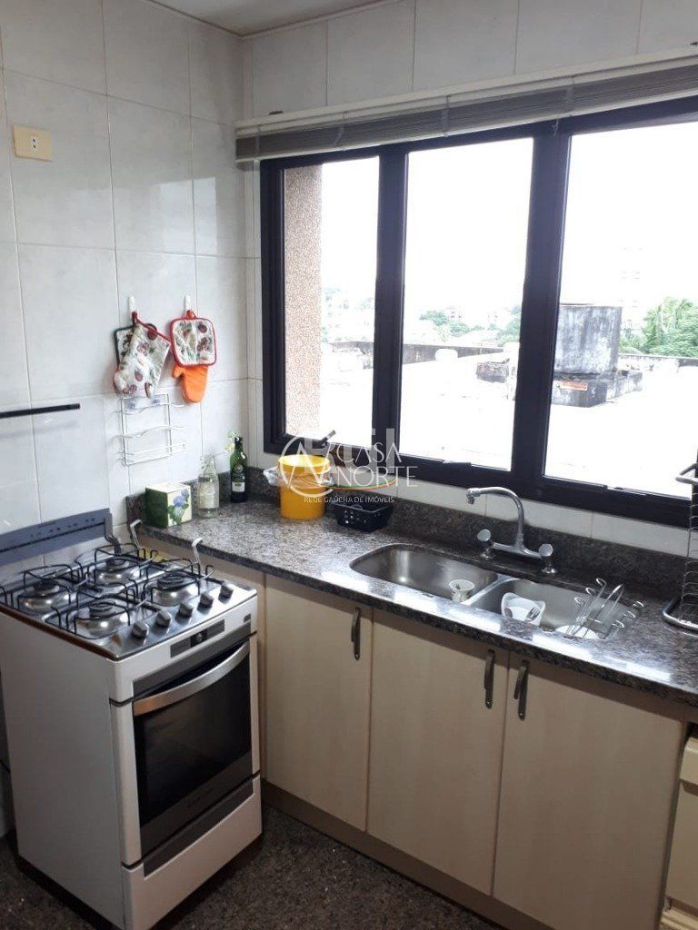 Apartamento à venda com 3 quartos, 117m², 1 suíte, 3 vagas, Rua Itaborai no bairro Jardim Botânico em Porto Alegre