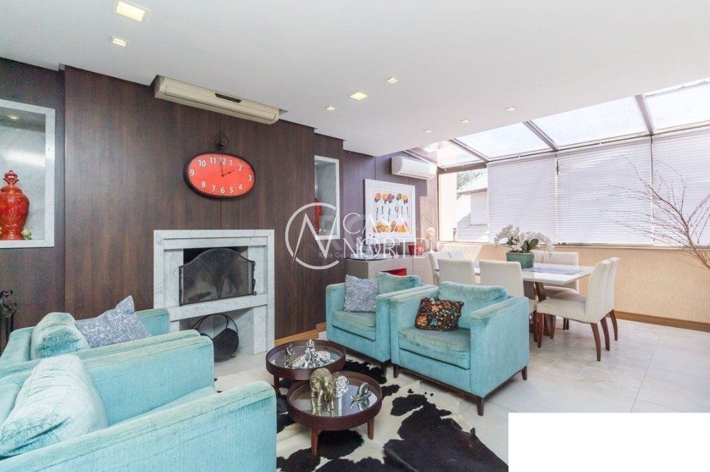 Casa de Condomínio à venda com 3 quartos, 240m², 1 suíte, 3 vagas, Rua João Mendes Ouriques no bairro Jardim Isabel em Porto Alegre