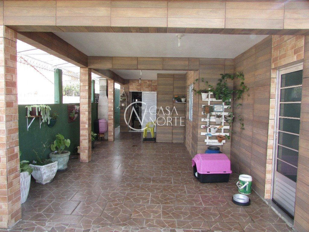 Casa à venda com 3 quartos, 150m², 2 vagas, Rua Ariosto Vieira Rodrigues no bairro Santa Rosa de Lima em Porto Alegre