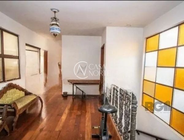 Casa à venda com 4 quartos, 242m², 1 suíte, 3 vagas, Rua Vicente Failace no bairro Tristeza em Porto Alegre