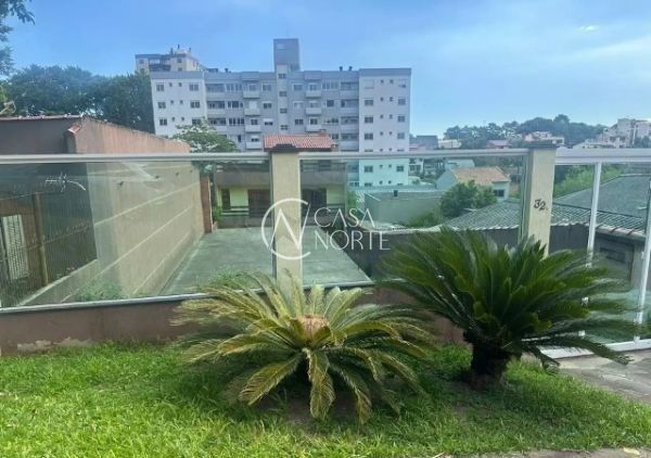 Casa à venda com 4 quartos, 300m², 2 suítes, 8 vagas, Rua Monte Bonito no bairro Jardim Lindóia em Porto Alegre