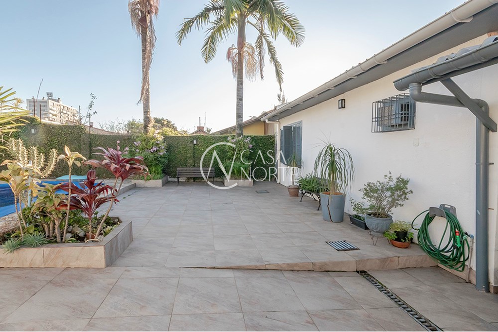 Casa à venda com 3 quartos, 152m², 1 suíte, 3 vagas, Rua Professor Pedro Santa Helena no bairro Jardim do Salso em Porto Alegre