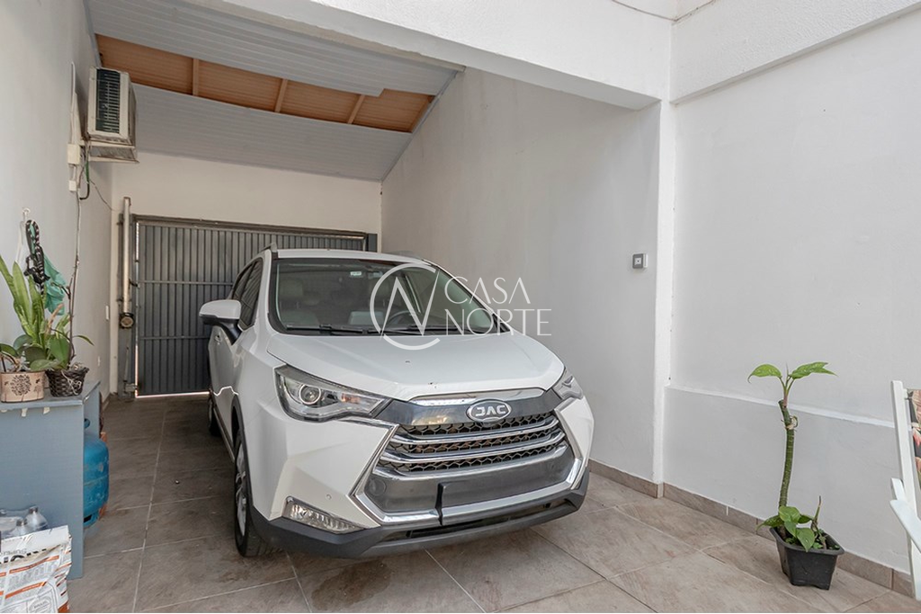 Casa à venda com 3 quartos, 152m², 1 suíte, 3 vagas, Rua Professor Pedro Santa Helena no bairro Jardim do Salso em Porto Alegre