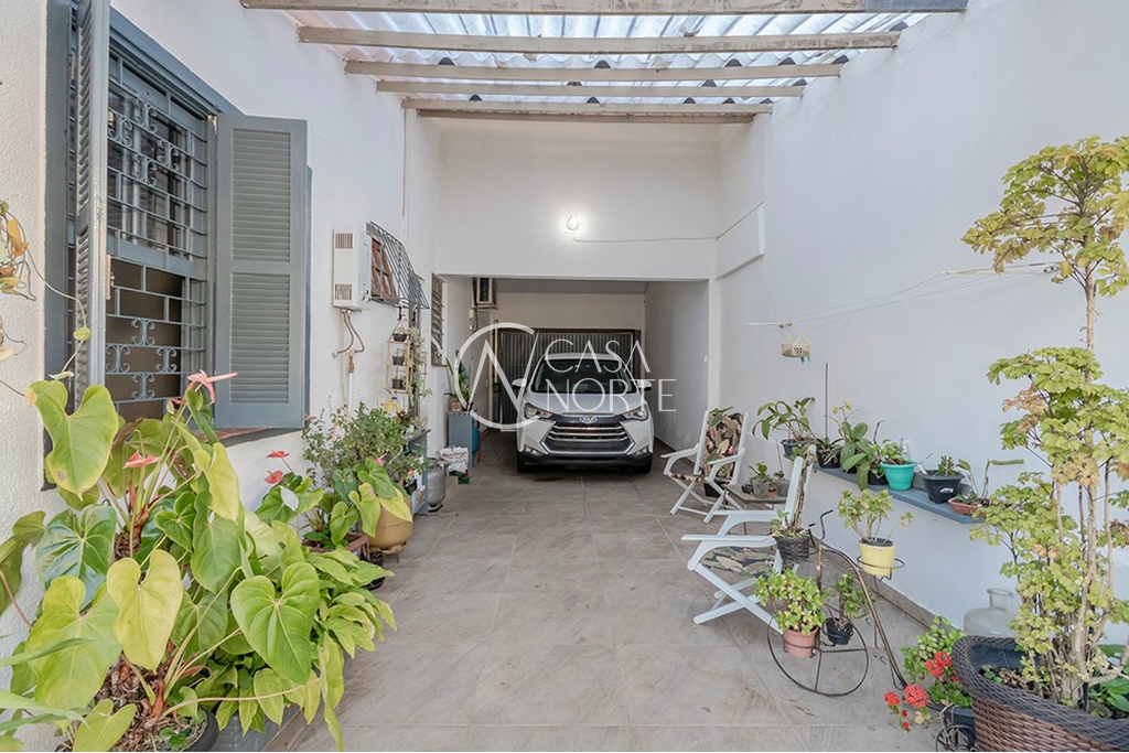 Casa à venda com 3 quartos, 152m², 1 suíte, 3 vagas, Rua Professor Pedro Santa Helena no bairro Jardim do Salso em Porto Alegre