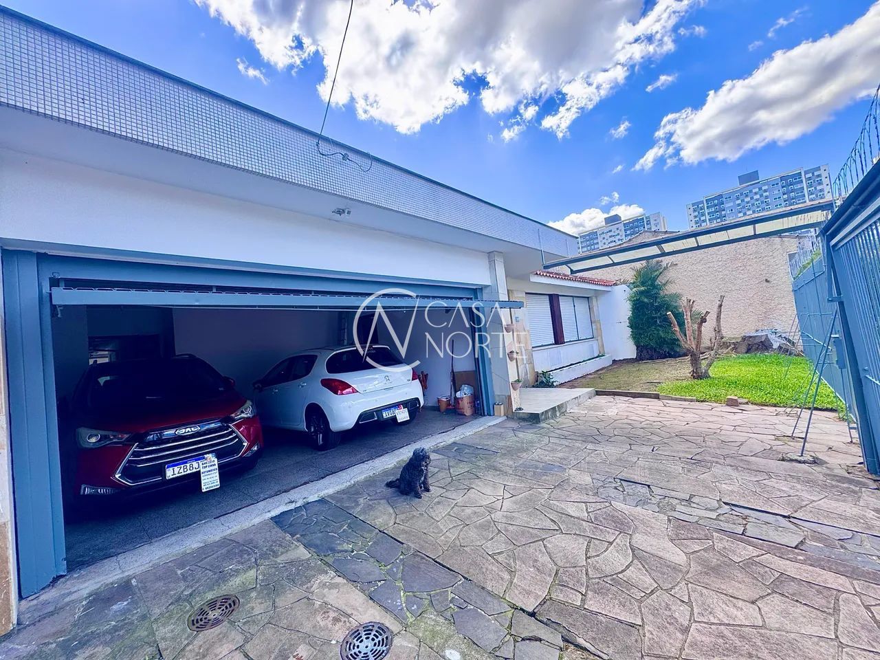 Casa à venda com 3 quartos, 214m², 1 suíte, 3 vagas, Travessa Alasca no bairro Jardim Lindóia em Porto Alegre