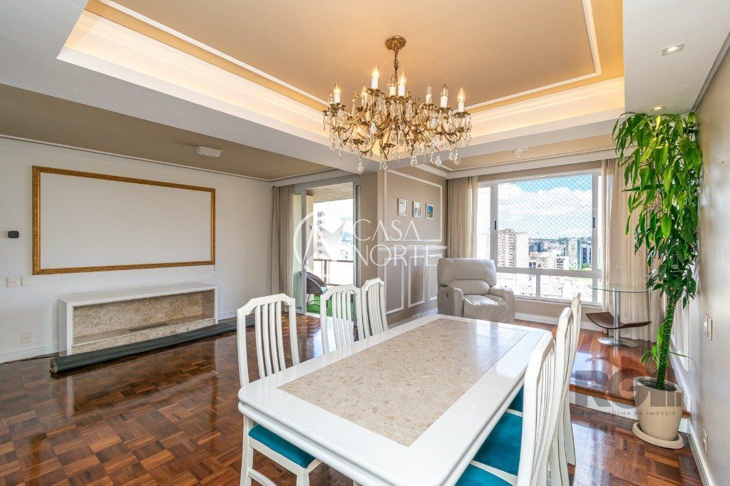 Apartamento à venda com 3 quartos, 170m², 1 suíte, 1 vaga, Rua Duque de Caxias no bairro Centro Histórico em Porto Alegre