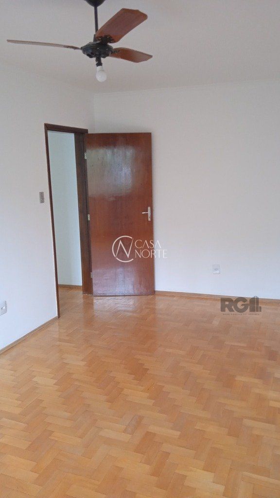 Casa Comercial à venda , 252m², Rua Frederico Mentz no bairro Navegantes em Porto Alegre