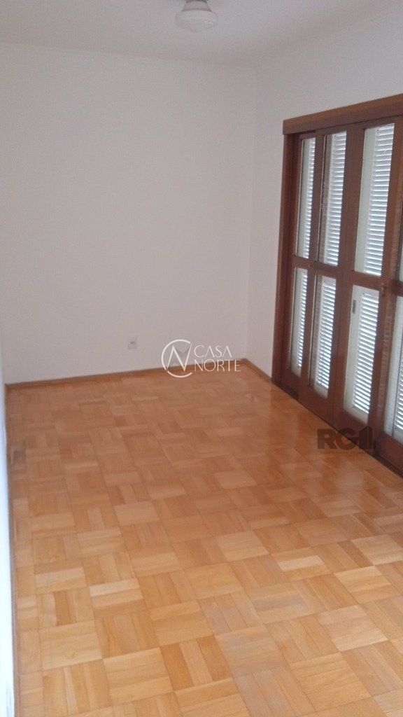 Casa Comercial à venda , 252m², Rua Frederico Mentz no bairro Navegantes em Porto Alegre