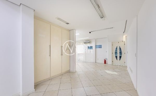 Loja à venda com 5 quartos, 237m², 2 vagas, Rua Mariante no bairro Rio Branco em Porto Alegre