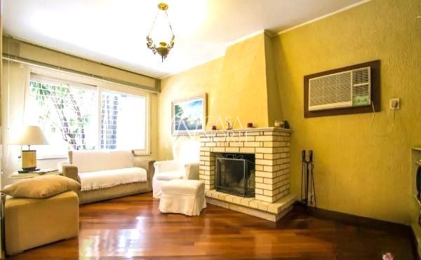 Casa à venda com 7 quartos, 312m², 2 suítes, 4 vagas, Rua Ferreira Viana no bairro Petrópolis em Porto Alegre