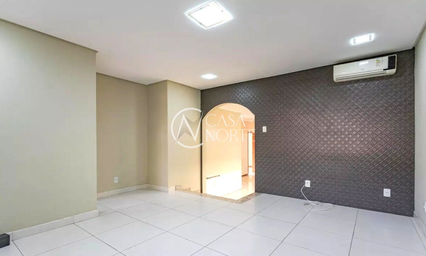 Casa à venda com 4 quartos, 144m², 1 suíte, 3 vagas, Rua Francelício Porto no bairro Jardim Sabará em Porto Alegre