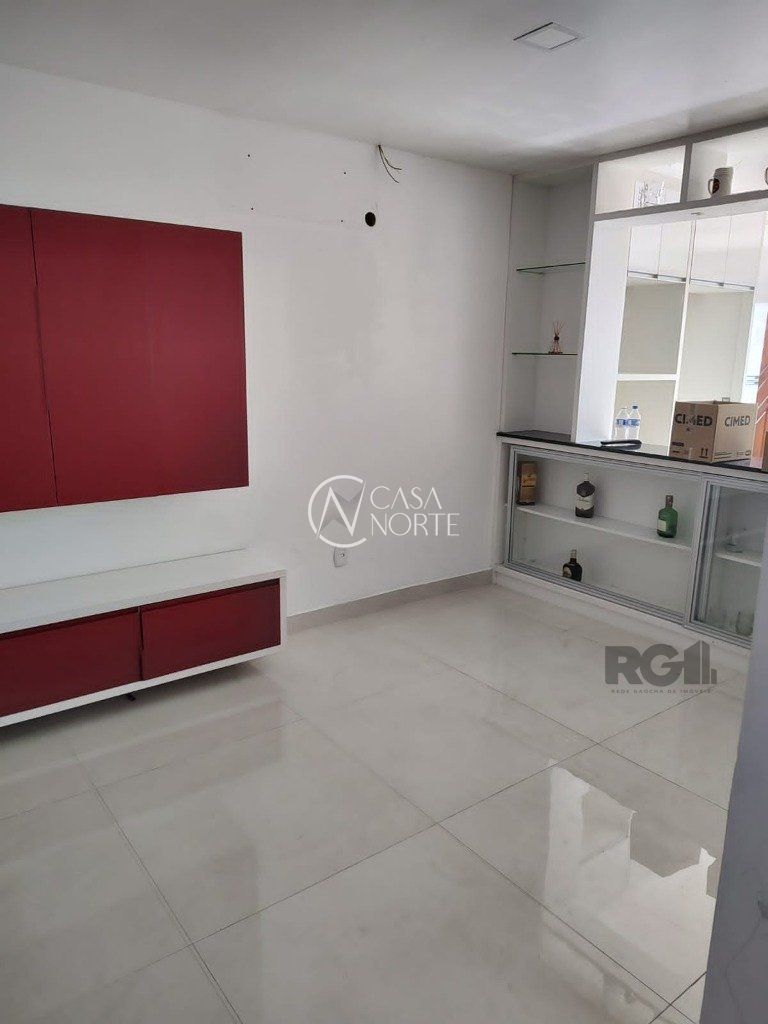 Casa à venda com 3 quartos, 368m², 1 suíte, 3 vagas, Rua Madre Celina Maria Azambuja no bairro Mário Quintana em Porto Alegre