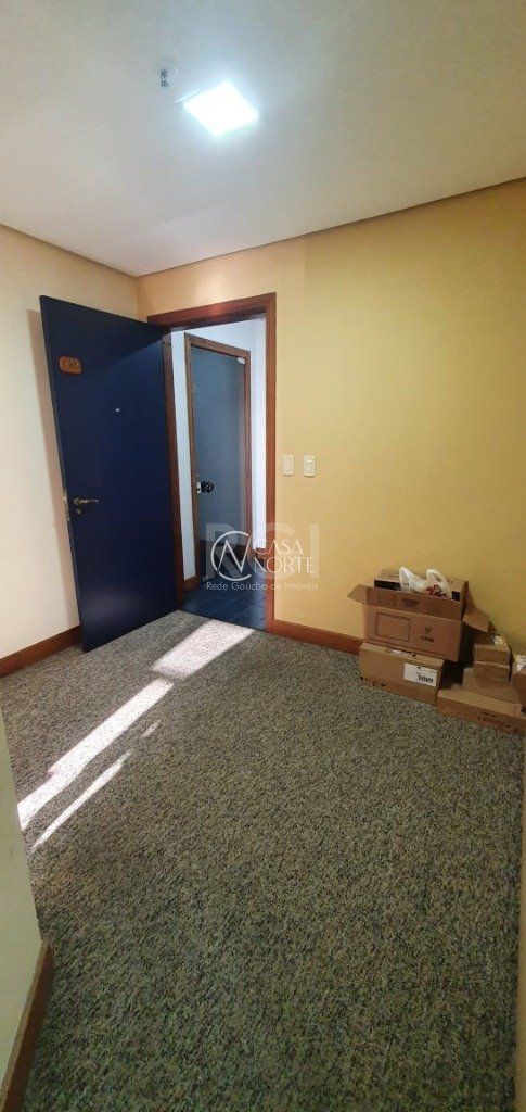 Sala Comercial à venda com 1 quarto, 36m², 1 vaga, Avenida Carlos Gomes no bairro Boa Vista em Porto Alegre