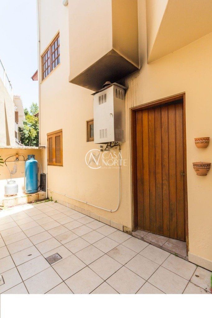 Casa de Condomínio à venda com 3 quartos, 240m², 1 suíte, 3 vagas, Rua João Mendes Ouriques no bairro Jardim Isabel em Porto Alegre