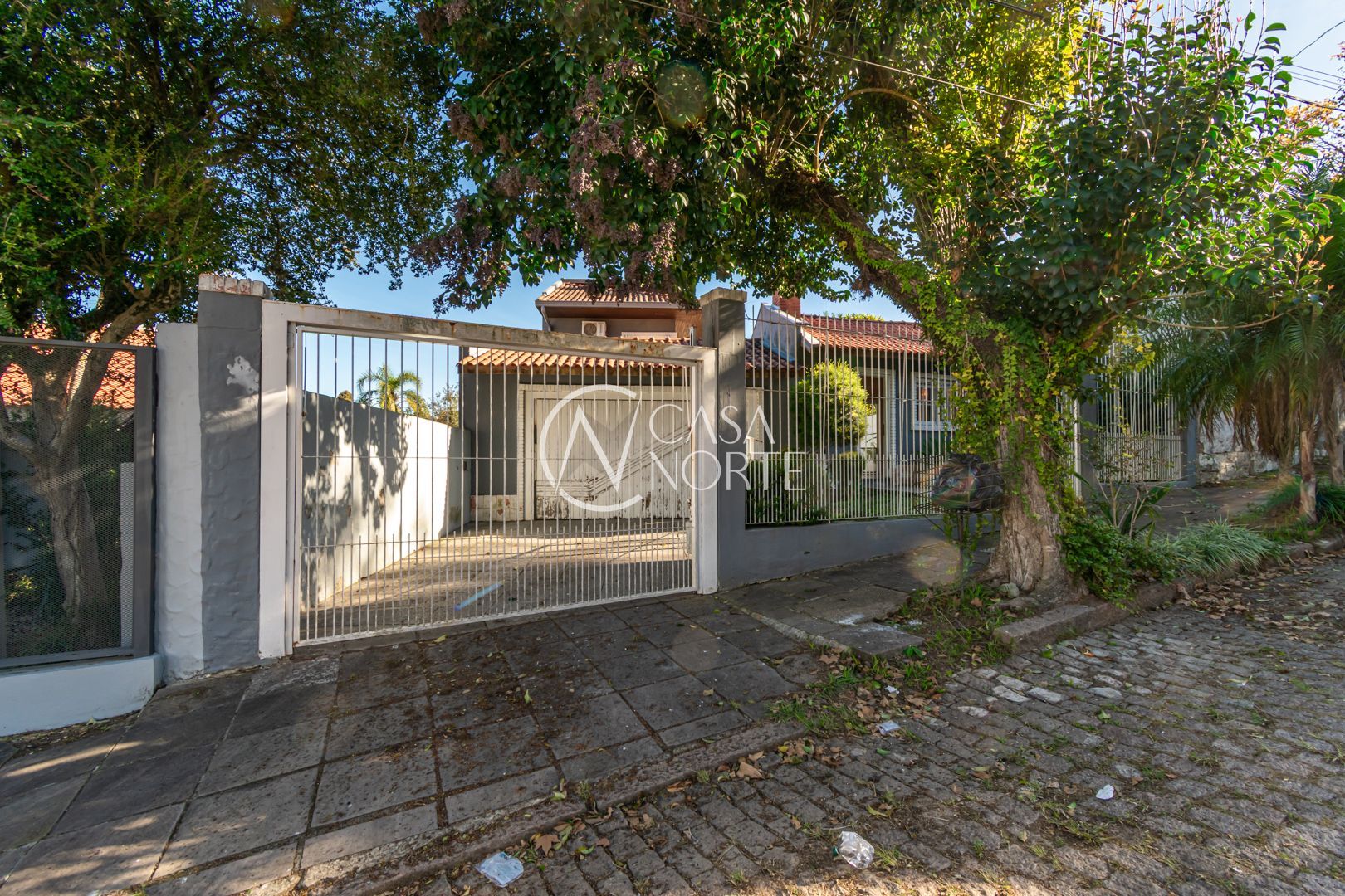 Casa à venda com 4 quartos, 334m², 2 suítes, 2 vagas, Rua José Pedro de Moura no bairro Ipanema em Porto Alegre
