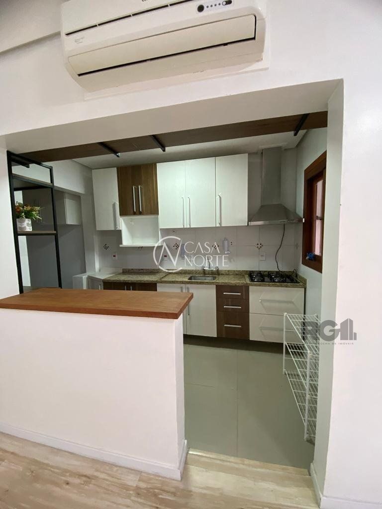 Casa à venda com 2 quartos, 63m², 1 vaga, Rua Pedro da Silva Nava no bairro Aberta dos Morros em Porto Alegre