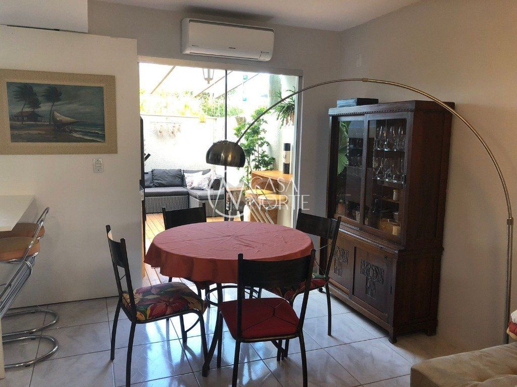 Casa de Condomínio à venda com 3 quartos, 69m², 1 suíte, 2 vagas, Estrada Campo Novo no bairro Ipanema em Porto Alegre