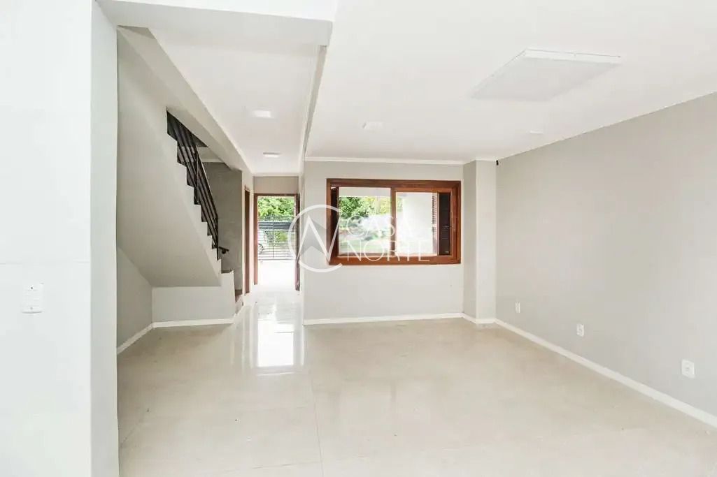 Casa à venda com 3 quartos, 102m², 1 suíte, 2 vagas, Rua Ronaldo Molina de Quadros no bairro Mário Quintana em Porto Alegre