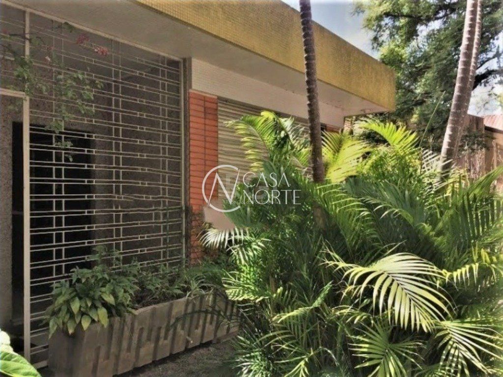 Casa à venda com 3 quartos, 280m², 1 suíte, 4 vagas, Rua Silveiro no bairro Menino Deus em Porto Alegre