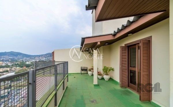 Cobertura à venda com 3 quartos, 245m², 1 suíte, 3 vagas, Rua Professor Freitas Cabral no bairro Jardim Botânico em Porto Alegre