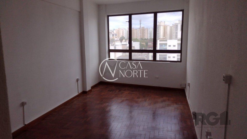 Sala Comercial à venda , 24m², Avenida Assis Brasil no bairro Passo da Areia em Porto Alegre