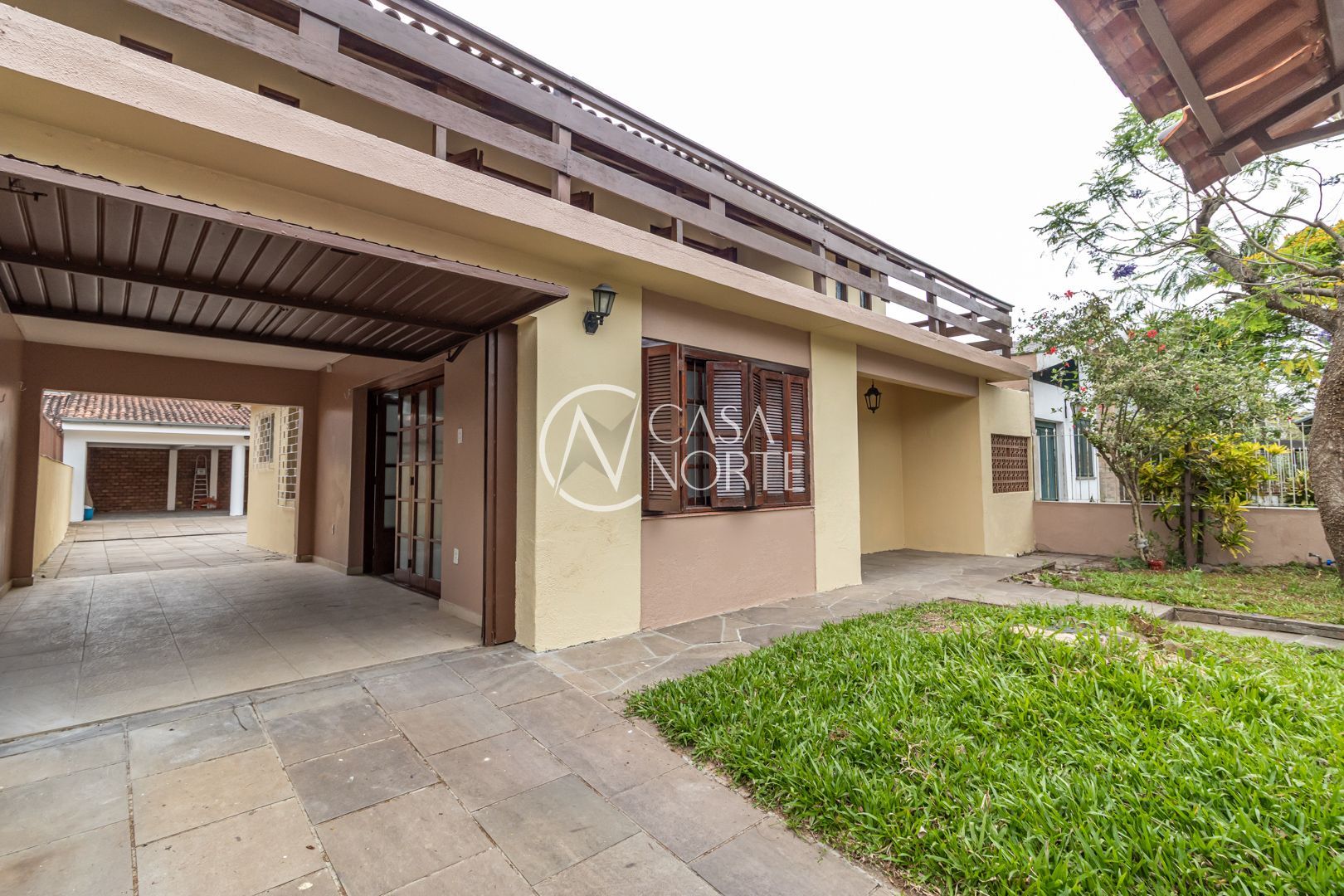 Casa à venda com 4 quartos, 262m², 2 suítes, 4 vagas, Rua Dom Jaime de Barros Câmara no bairro Sarandi em Porto Alegre