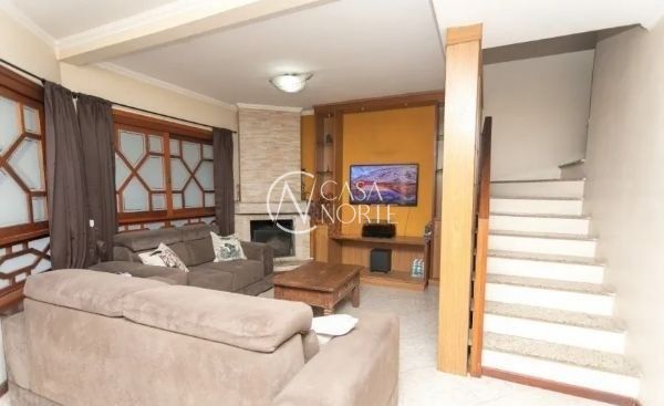 Casa à venda com 3 quartos, 218m², 1 suíte, 4 vagas, Avenida Ecoville no bairro Sarandi em Porto Alegre