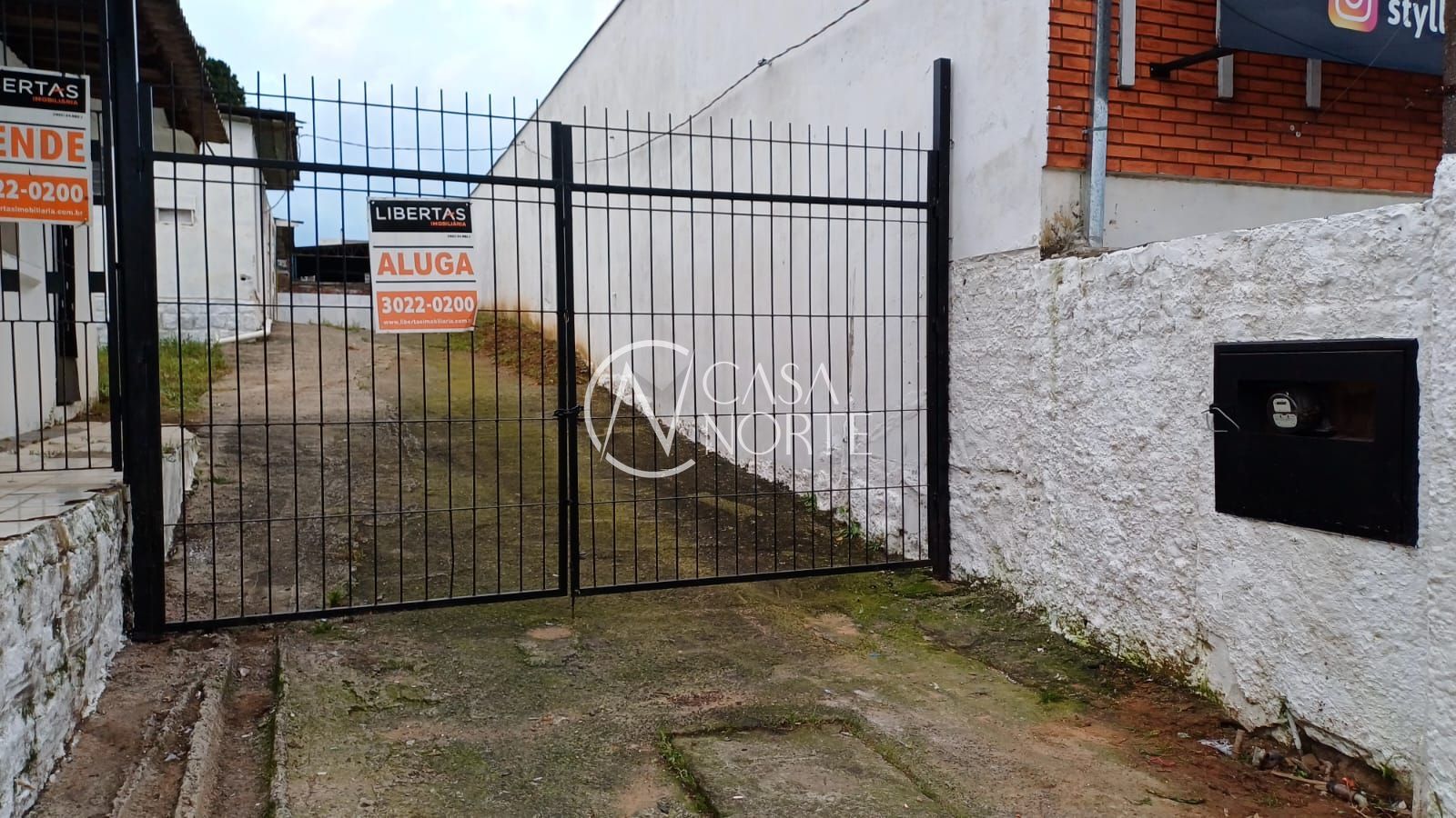 Terreno à venda  com 569m², Rua Dona Alzira no bairro Sarandi em Porto Alegre