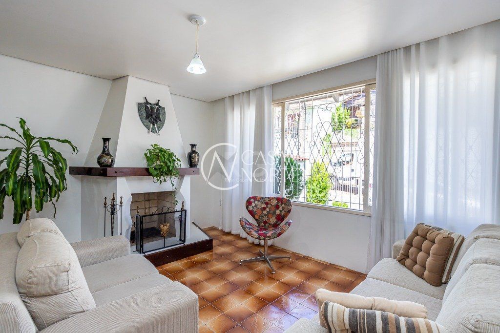 Casa à venda com 3 quartos, 165m², 2 suítes, 2 vagas, Rua Vital Brasil no bairro Jardim Sabará em Porto Alegre