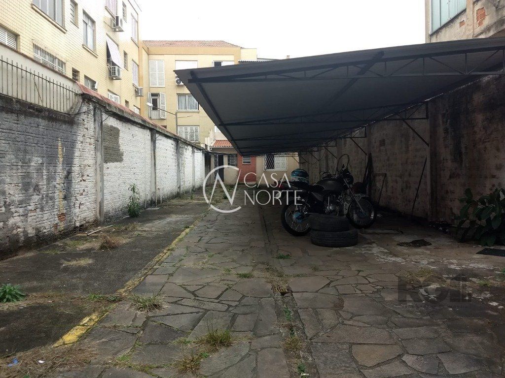 Terreno Comercial à venda com 1 quarto com 217m², 10 vagas, Travessa Azevedo no bairro Floresta em Porto Alegre