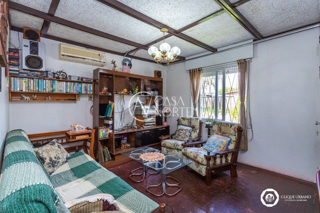 Casa à venda com 4 quartos, 93m², 1 suíte, 4 vagas, Rua Ledo Guimaraes Mariante no bairro Jardim Leopoldina em Porto Alegre