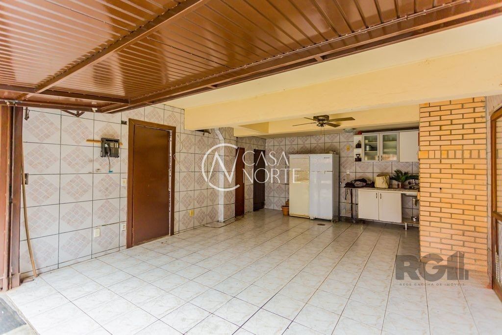 Casa à venda com 3 quartos, 126m², 1 suíte, 3 vagas, Rua Heitor Manganelli no bairro Jardim Itu em Porto Alegre