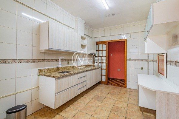 Apartamento à venda com 3 quartos, 144m², Avenida Cristóvão Colombo no bairro Auxiliadora em Porto Alegre