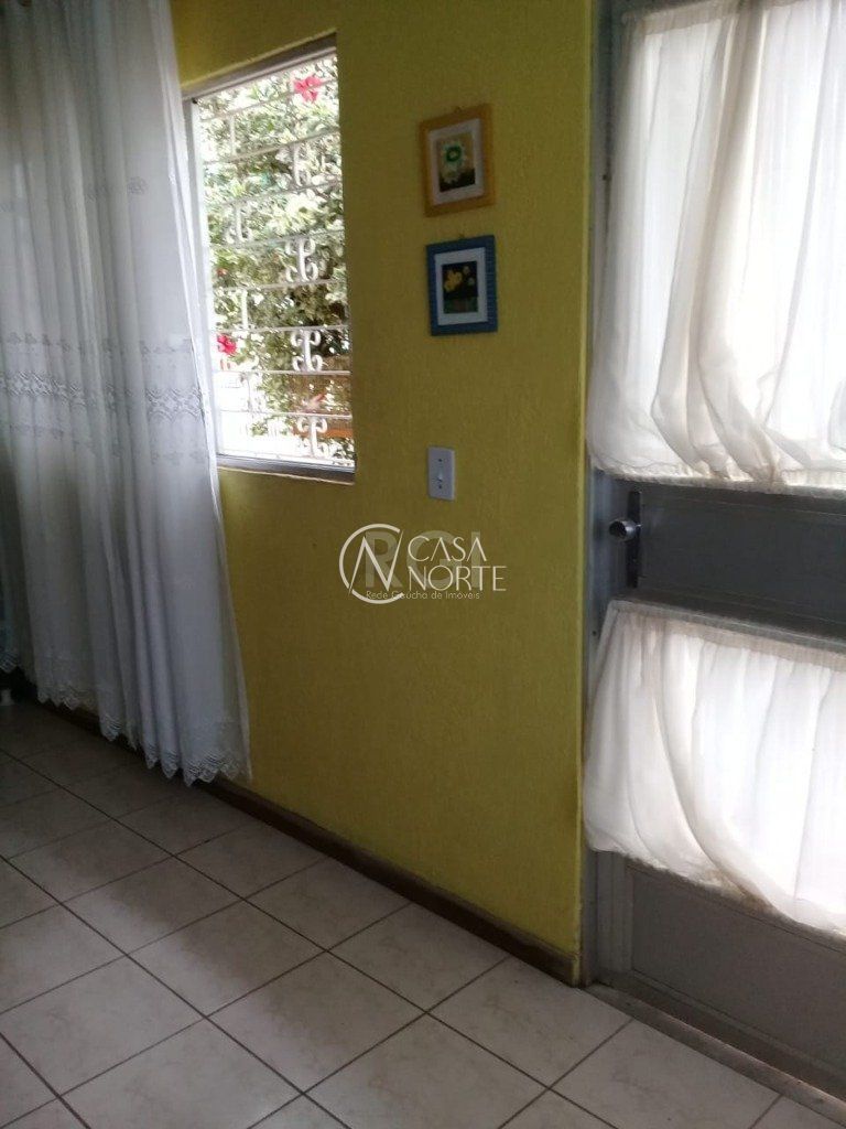 Casa à venda com 2 quartos, 347m², 3 vagas, Travessa dos Bandeirantes no bairro Vila São José em Porto Alegre