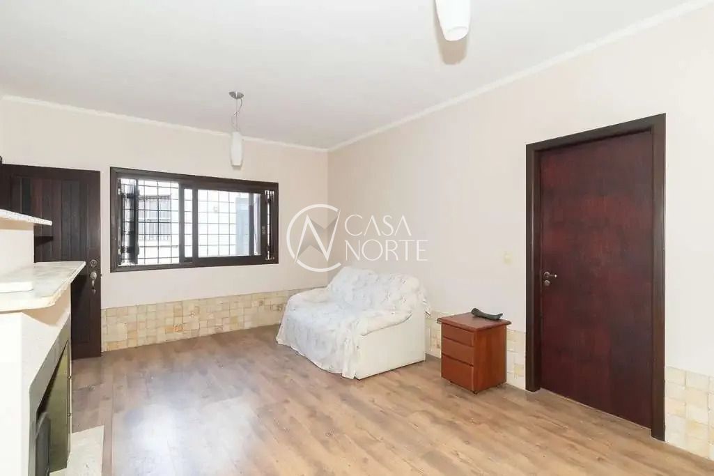 Casa à venda com 5 quartos, 450m², 3 suítes, 3 vagas, Rua Dona Cecília no bairro Azenha em Porto Alegre