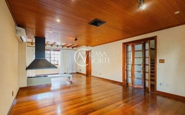 Casa à venda com 3 quartos, 330m², 1 suíte, 2 vagas, Rua Passo da Pátria no bairro Bela Vista em Porto Alegre
