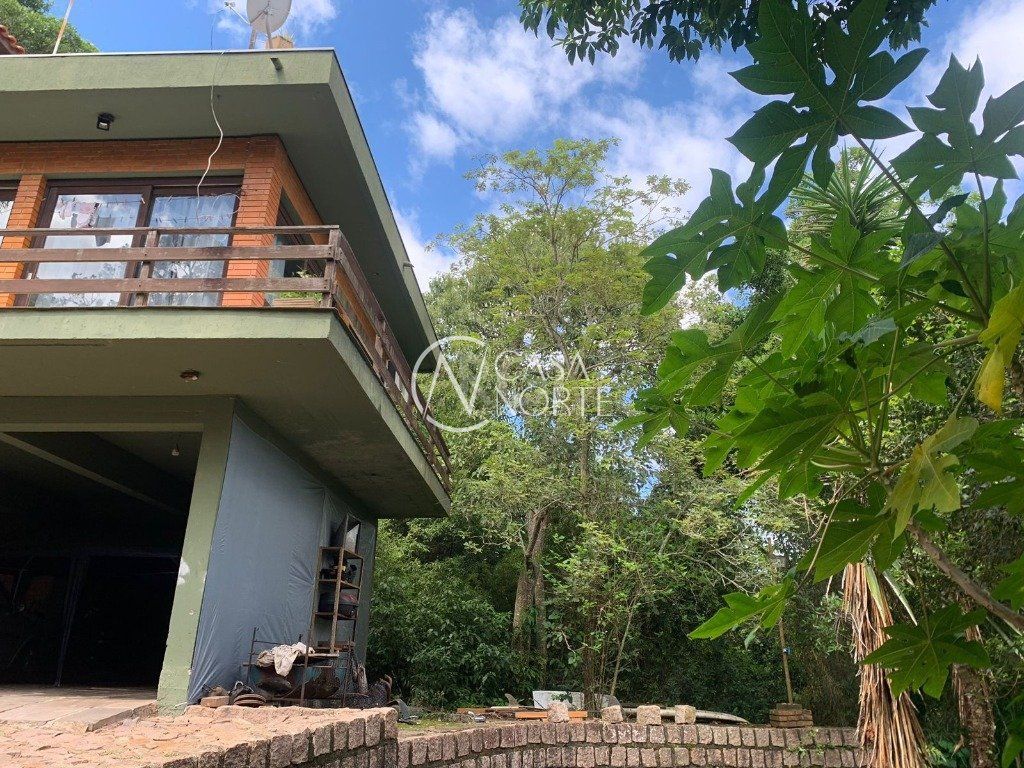 Casa à venda com 3 quartos, 200m², 1 suíte, 4 vagas, Rua Hygino Russi Lima no bairro Ponta Grossa em Porto Alegre