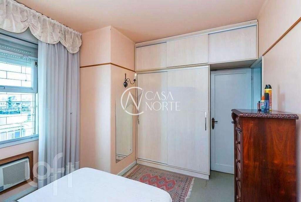 Casa à venda com 3 quartos, 400m², 1 suíte, 2 vagas, Rua Dário Pederneiras no bairro Petrópolis em Porto Alegre